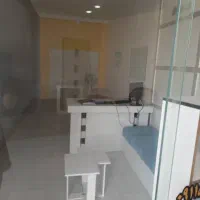 یک باب مغازه تجاری در ساختمان تینا