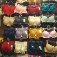 فروشنده خانم لباس زیر