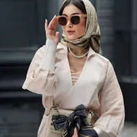 فروشنده شال وروسری