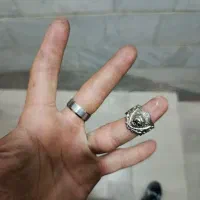 انگشتر نقره کد حک شده در شاسی
