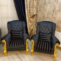 مبلمان نئوکلاسیک خاص در حد نو با میز از چوب گردو