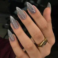 استخدام ناخن کار و مژه کار حرفه ای