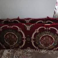 پشتی گل قرمز