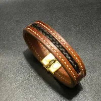 ساخت انواع دستبند وجا کارتی چرم طبیعی