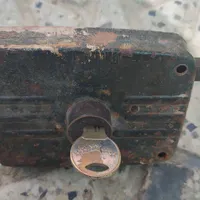 قفل درب حیاط