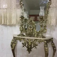 اینه ومیز وساعت آلمینیومی   ویک عدد میزتلفن برنجی