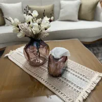 گلدان و گل و جادستمال نو