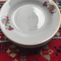 بشقاب گل قرمز