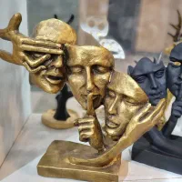 مجسمه سه‌ چهره انسانی(کر، کور، لال) کد ۹ در سه رنگ