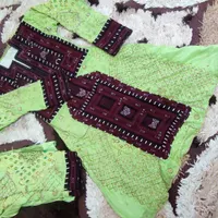 لباس مجلسی|لباس|سراوان, |دیوار
