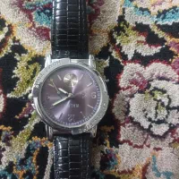 ساعت مچی در حد نو کاملا سالم فقط باتری ندار ه|ساعت|میانه, |دیوار