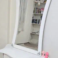 میز آرایش و آینه