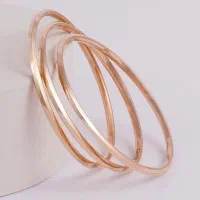 یک دستبند طلا گم‌شده