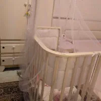 تخت کنار مادر