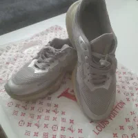 کفش اسپرت|کیف، کفش، کمربند|پرند, فاز ۶|دیوار