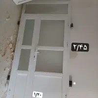 دو درب اتاق خواب و یه درب وردی و پنجره(الومینیوم )