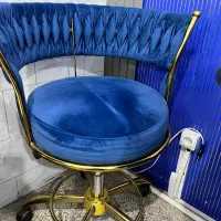 تعدادی لوازم اریشگاه زنانه میز ناخن ترولی تخت...|آرایشگاه و سالن‌های زیبایی|آستارا, |دیوار