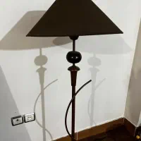 آباژور ایستاده سالم و تمیز و نور داره