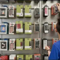 ویترین موبایل در پیاده راه بوعلی اجاره داده میشود