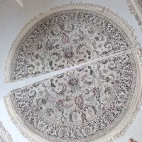 پشت دری نیم‌دایره دو عدد