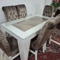 میز نهار خوری در حد نو