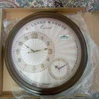 ساعت دیواری نو تعویضم میکنم