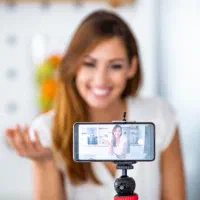 دو نفر همکار خانم (بلاگر / بازیگر)