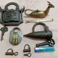 قفل و اشیا قدیمی