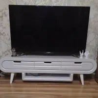 تلویزیون ۴۹ اینچ همراه میز