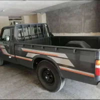 وانت‌نیسان‌رنگ‌خاکستری