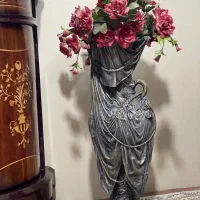 گل مصنوعی به همراه گلدان پتینه ای
