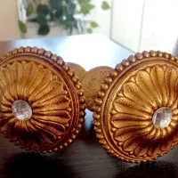 گلدان پلاستیکی گل میخ کریستال برنز|گل و گیاه طبیعی|تهران, نیروی دریایی|دیوار