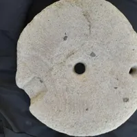 سنگ آسیاب قدیمی سالم و بدون هیچ گونه ترک