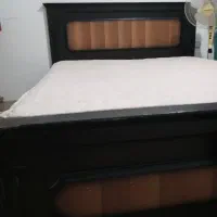 تخت خواب دونفره چوبی به همراه تشک