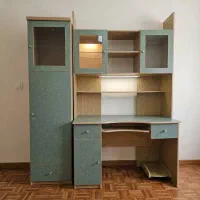 یک ست کامل شامل میز تحریر/کامپیوتر به همراه کمد