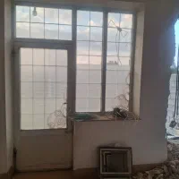 درب و پنجره آهنی قوی .