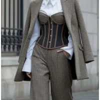 استخدام خیاط