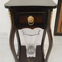 میز تلفن و گلدان