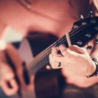 آموزش و تدریس گیتار بانوان در منزل