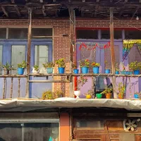 مغازه داخل بازار