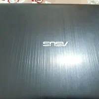 یک عدد لبتاب تمیز سالم بدون ایراد