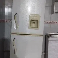 یخچال و کابینت آشپزخانه