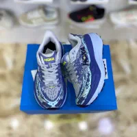 کتونی هوکا دوست سلامتی شما.|کیف، کفش، کمربند|بانه, |دیوار