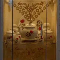 چینی گل قرمز