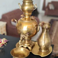 ست سماور برنزی و چند تیکه برنز تزیینی