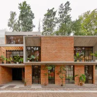 200-متر-جنوبی-حاجی-زاده-لوکس-و-بی-خرج