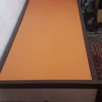 تخت فلزی