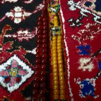 دوعدد تسبیح اصل سندلوس کهربایی|جواهرات|تبریز, |دیوار