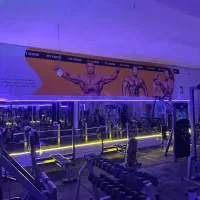 باشگاه بدنسازی جاروکش با۲۴ایستگاه و تجهیزات کامل