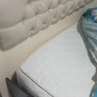 تخت خواب دونفره با پا تختی ویک بوفه همراه تشک